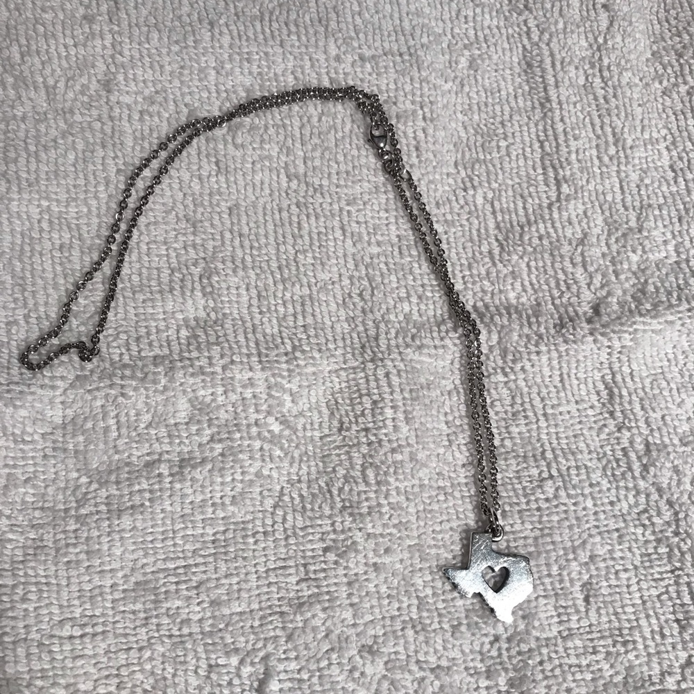 Janes Avery and Kendra Scott necklaces - Picture 2 of 5